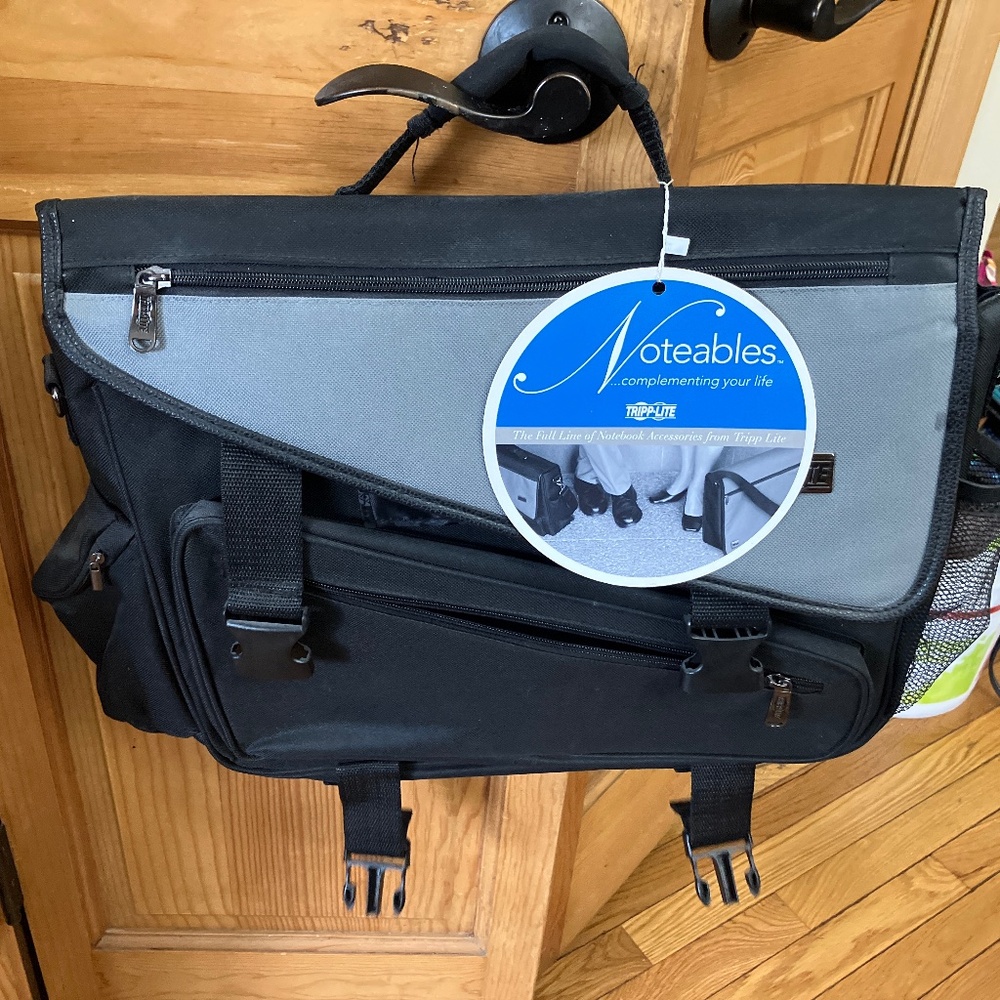 NWT Large Tripplite Notebook/Laptop Handbag